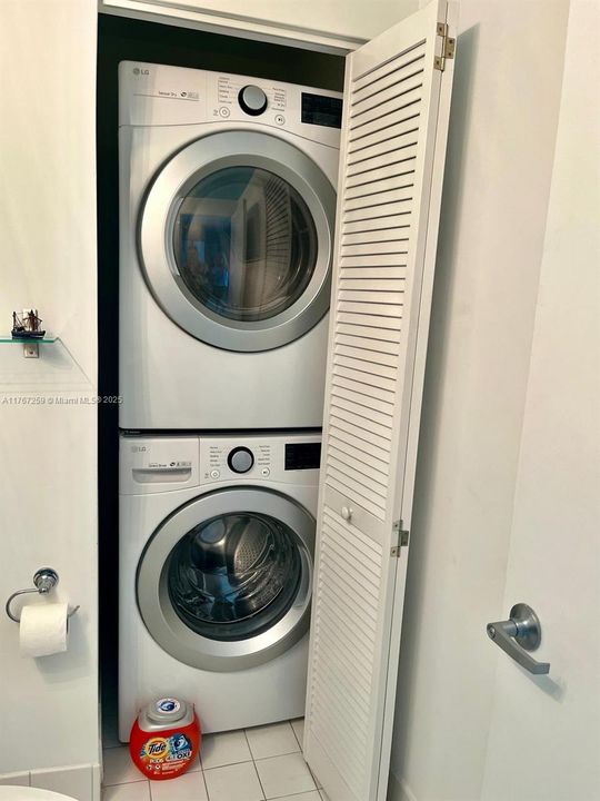 待售: $630,000 (1 贝兹, 1 浴室, 948 平方英尺)