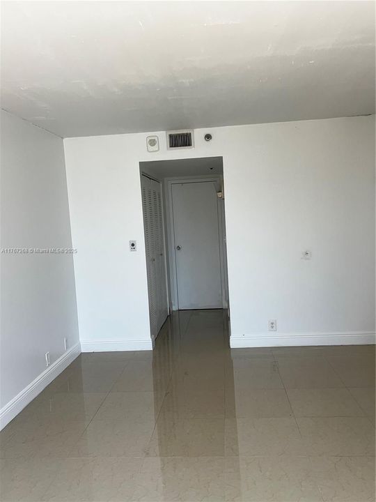 最近租的: $3,100 (2 贝兹, 2 浴室, 1030 平方英尺)