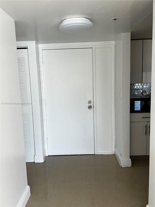 最近租的: $3,100 (2 贝兹, 2 浴室, 1030 平方英尺)