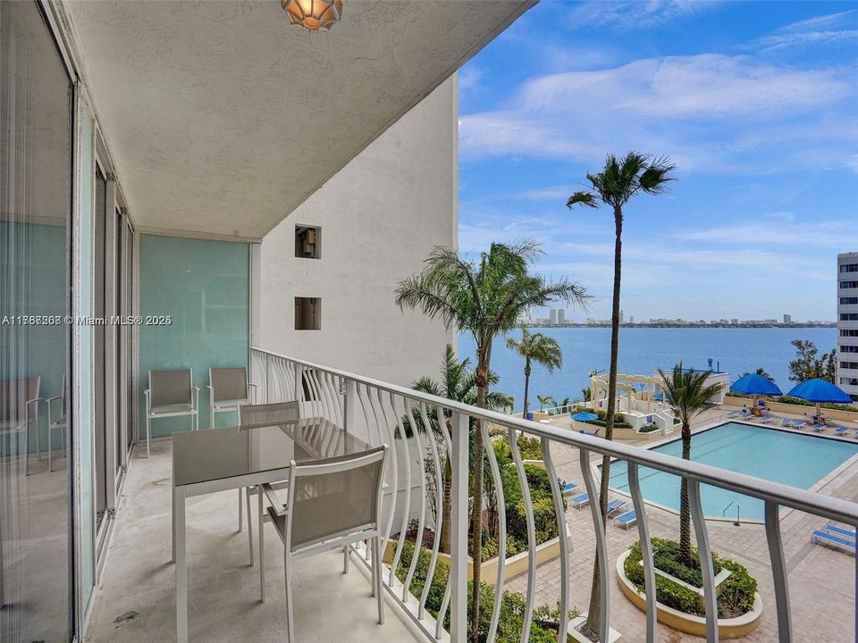 最近租的: $3,100 (2 贝兹, 2 浴室, 1030 平方英尺)