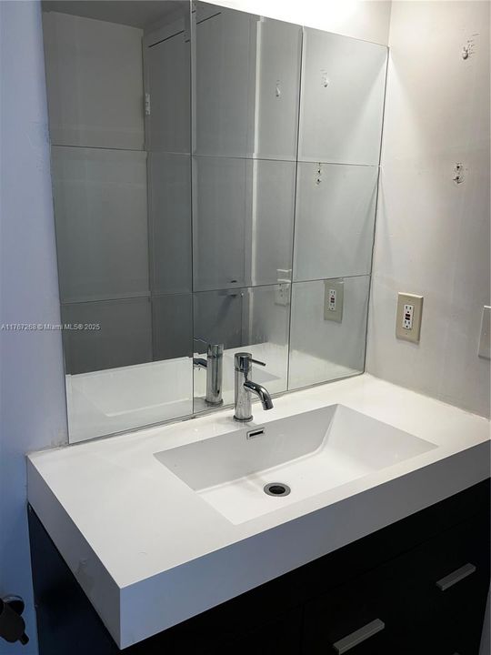 最近租的: $3,100 (2 贝兹, 2 浴室, 1030 平方英尺)