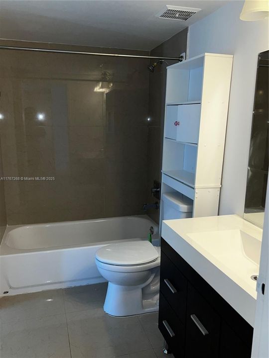 最近租的: $3,100 (2 贝兹, 2 浴室, 1030 平方英尺)