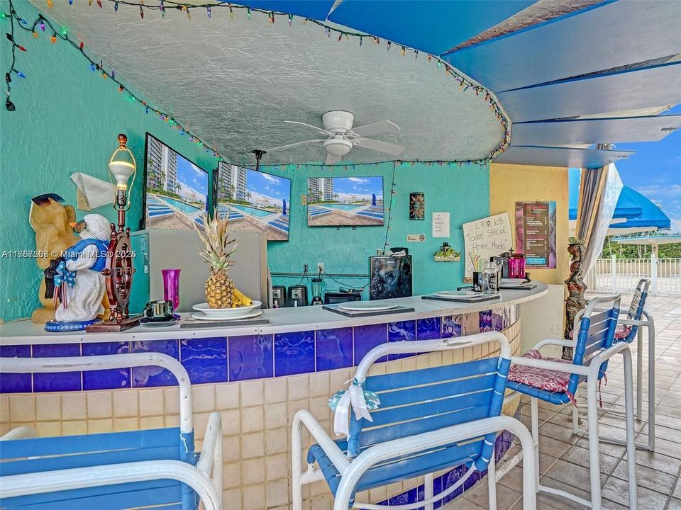 最近租的: $3,100 (2 贝兹, 2 浴室, 1030 平方英尺)