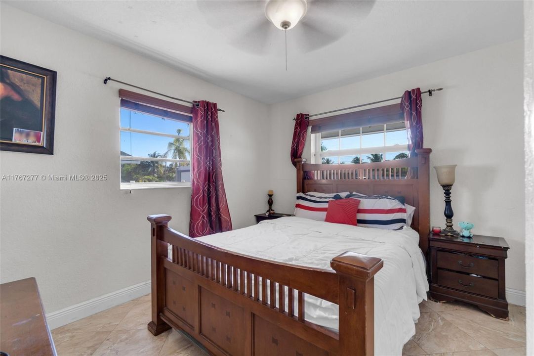 最近售出: $610,000 (3 贝兹, 2 浴室, 1571 平方英尺)