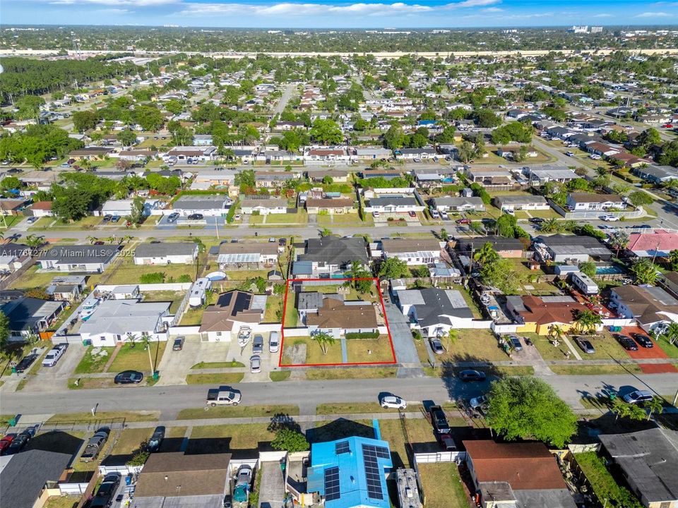 最近售出: $610,000 (3 贝兹, 2 浴室, 1571 平方英尺)