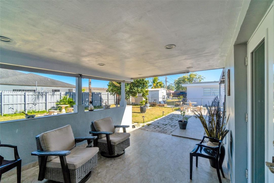 最近售出: $610,000 (3 贝兹, 2 浴室, 1571 平方英尺)