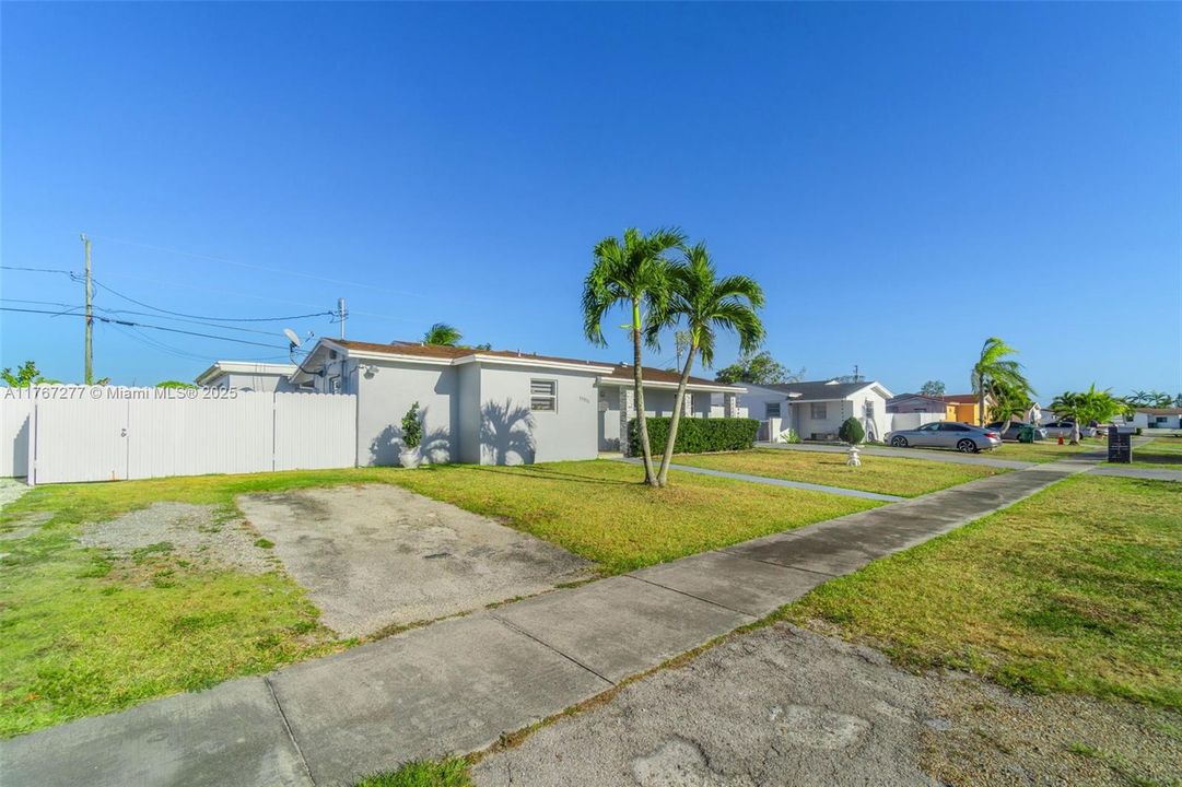 最近售出: $610,000 (3 贝兹, 2 浴室, 1571 平方英尺)