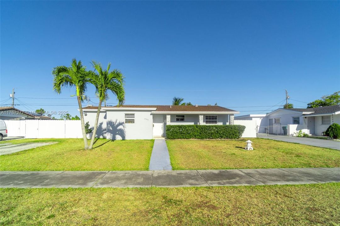 最近售出: $610,000 (3 贝兹, 2 浴室, 1571 平方英尺)