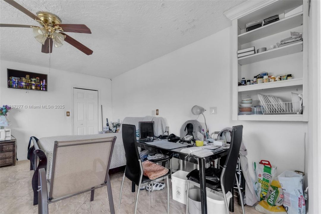 最近售出: $610,000 (3 贝兹, 2 浴室, 1571 平方英尺)