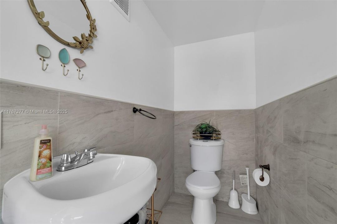 最近售出: $610,000 (3 贝兹, 2 浴室, 1571 平方英尺)