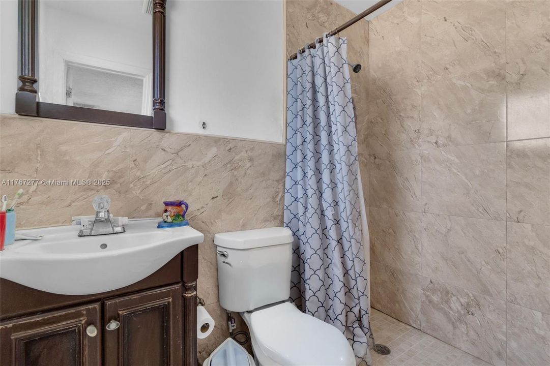 最近售出: $610,000 (3 贝兹, 2 浴室, 1571 平方英尺)