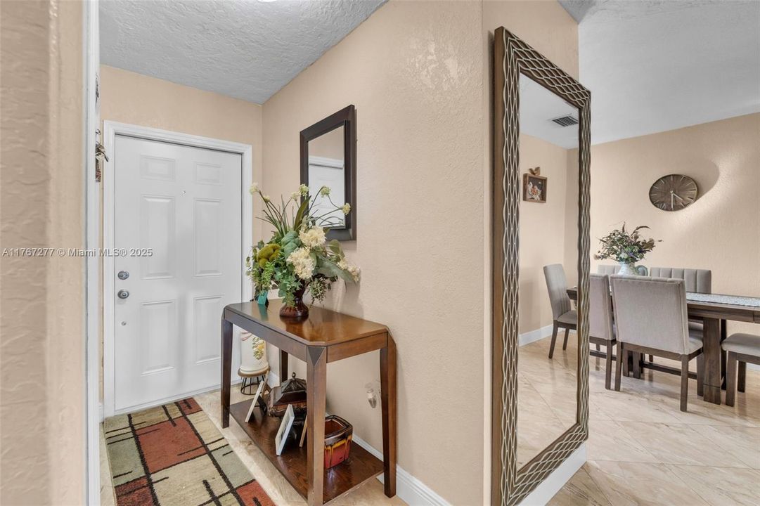 最近售出: $610,000 (3 贝兹, 2 浴室, 1571 平方英尺)