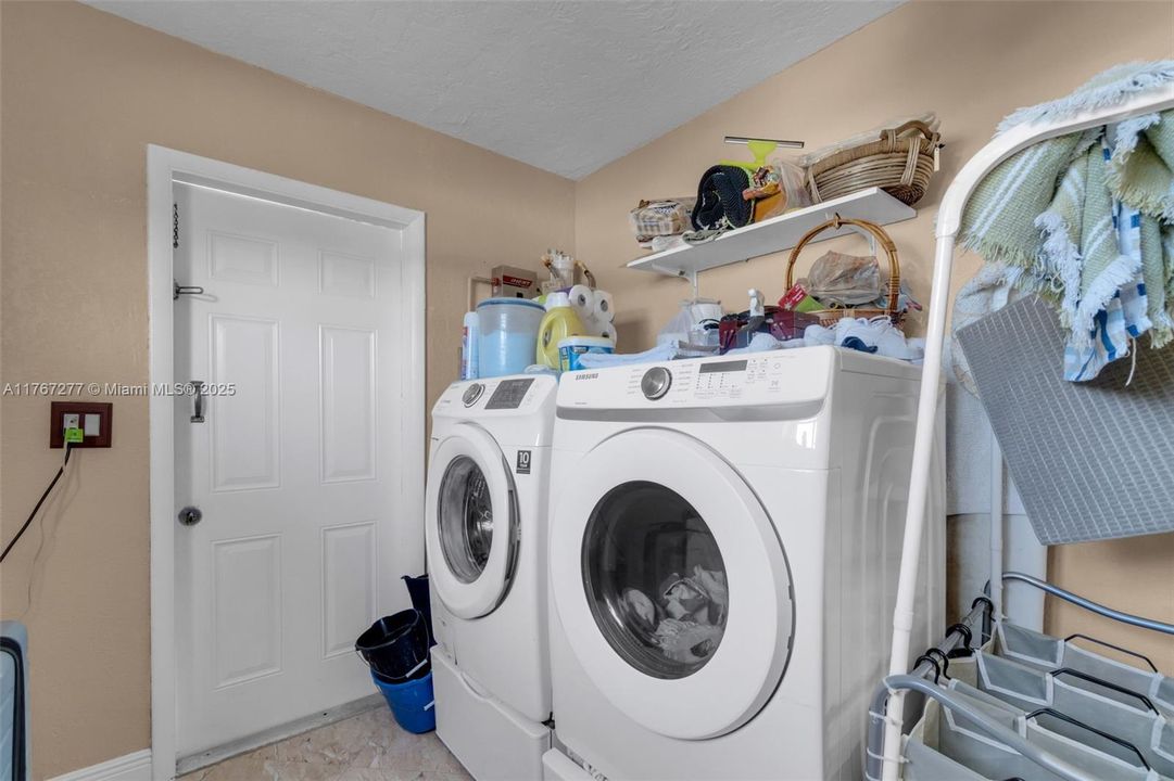 最近售出: $610,000 (3 贝兹, 2 浴室, 1571 平方英尺)