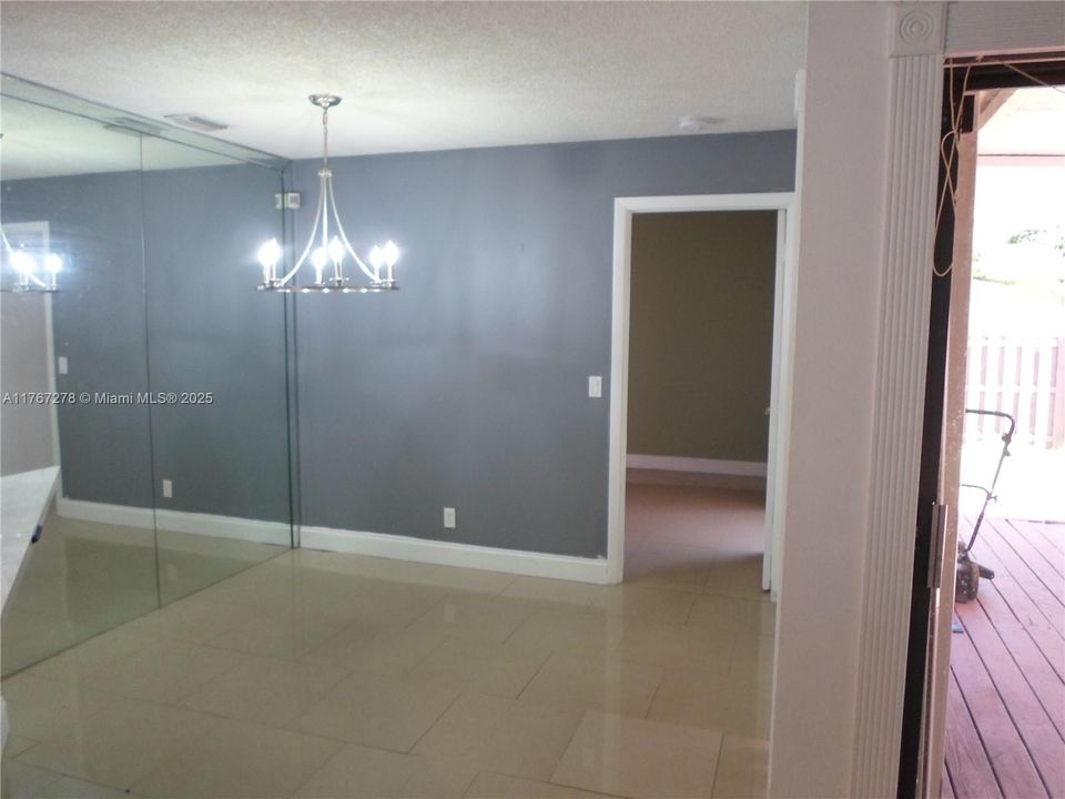 Vendido Recientemente: $469,999 (3 camas, 2 baños, 992 Pies cuadrados)