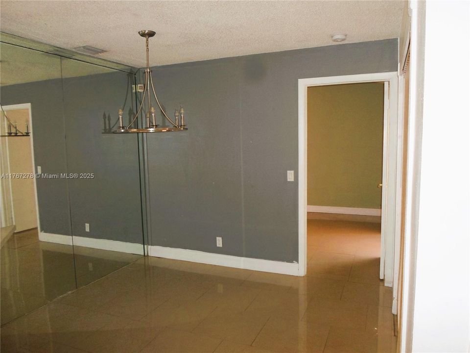 Vendido Recientemente: $469,999 (3 camas, 2 baños, 992 Pies cuadrados)