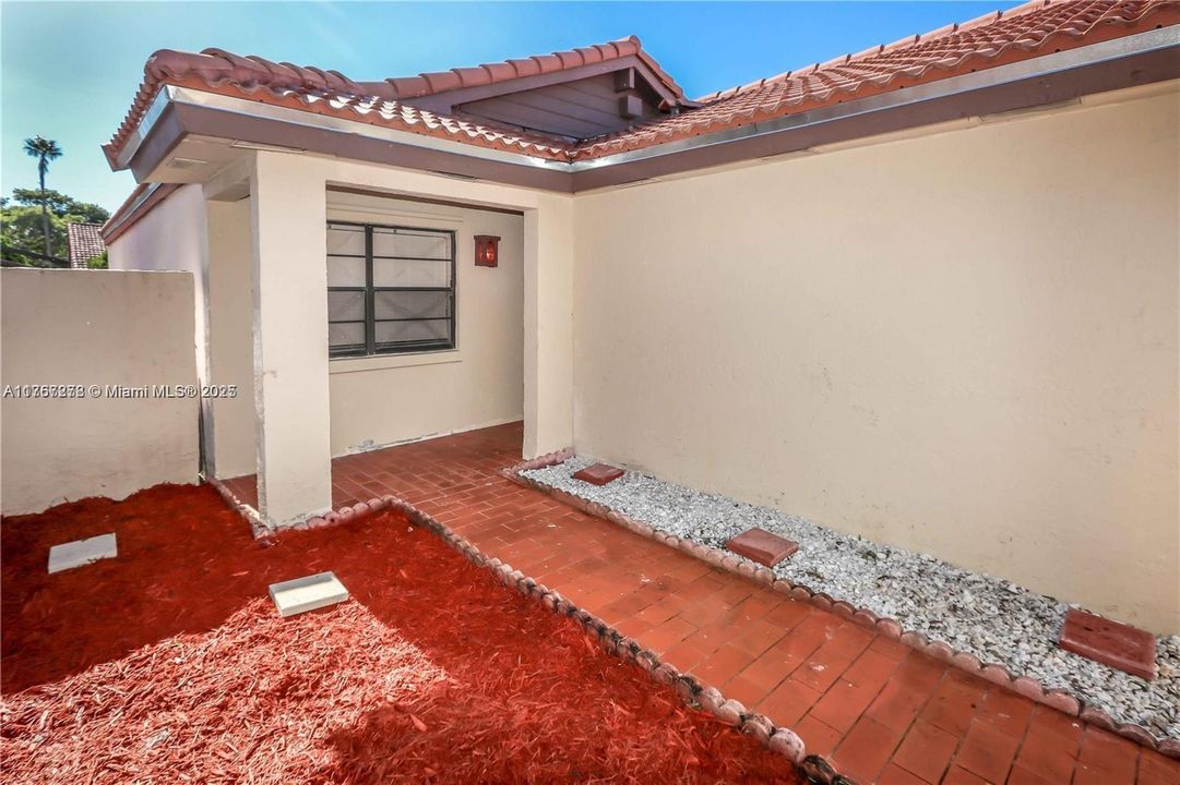 Vendido Recientemente: $469,999 (3 camas, 2 baños, 992 Pies cuadrados)