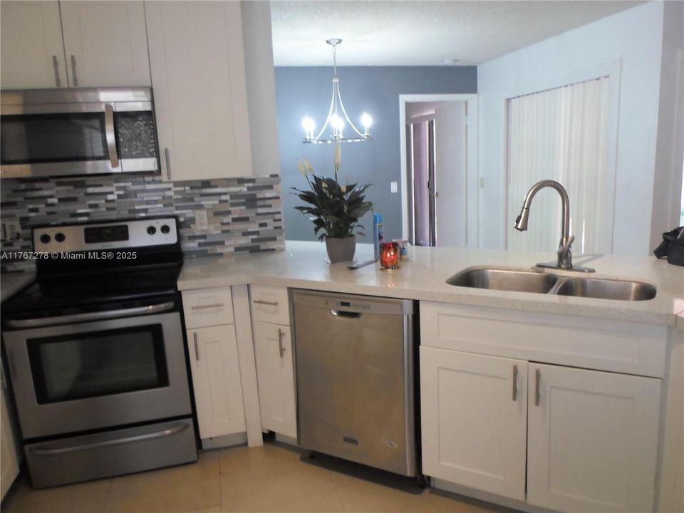 Vendido Recientemente: $469,999 (3 camas, 2 baños, 992 Pies cuadrados)