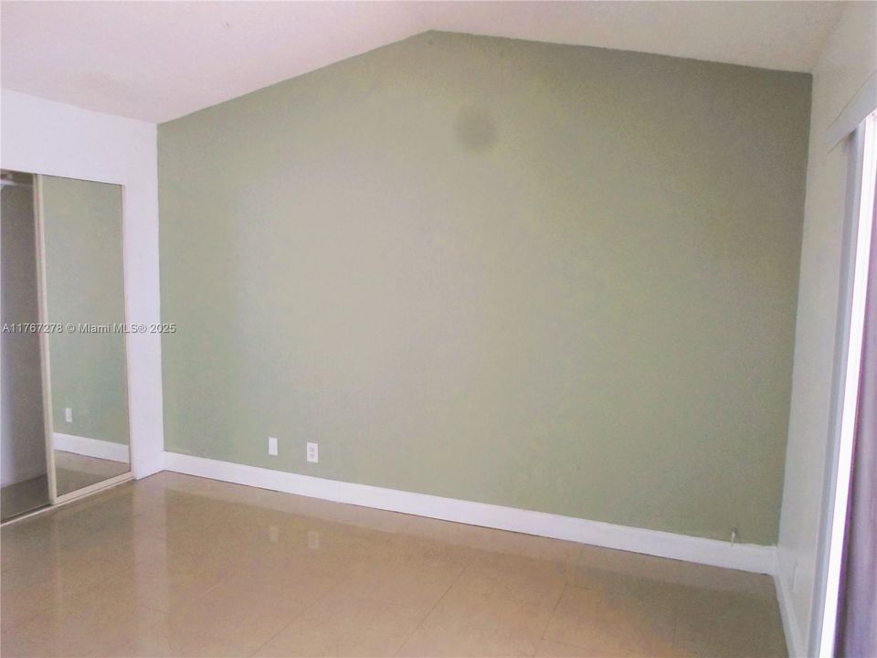 Vendido Recientemente: $469,999 (3 camas, 2 baños, 992 Pies cuadrados)