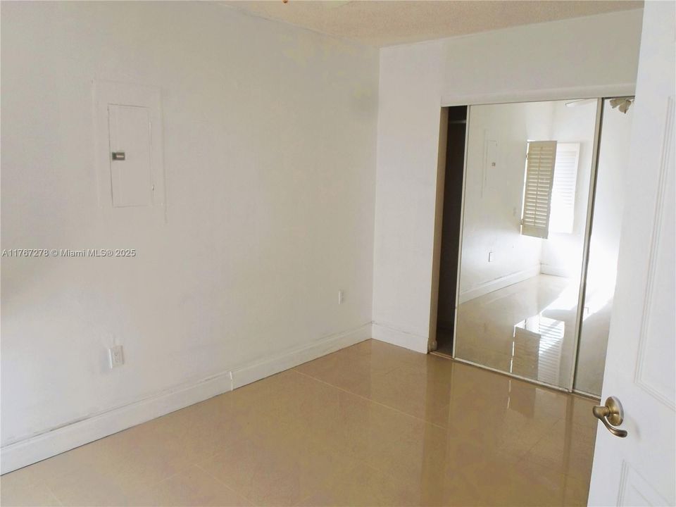 Vendido Recientemente: $469,999 (3 camas, 2 baños, 992 Pies cuadrados)