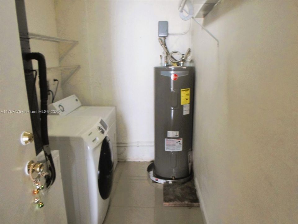 Vendido Recientemente: $469,999 (3 camas, 2 baños, 992 Pies cuadrados)