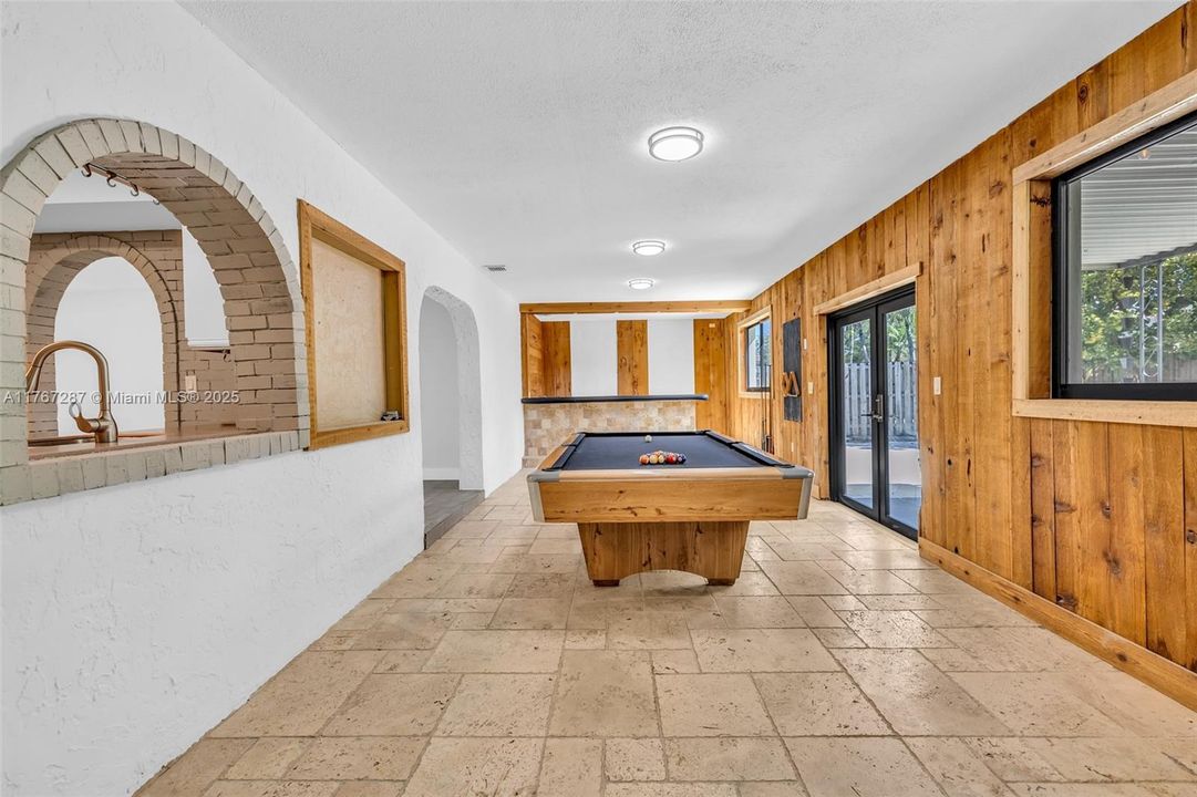 Recently Sold: $699,000 (4 beds, 2 baths, 2279 Square Feet)