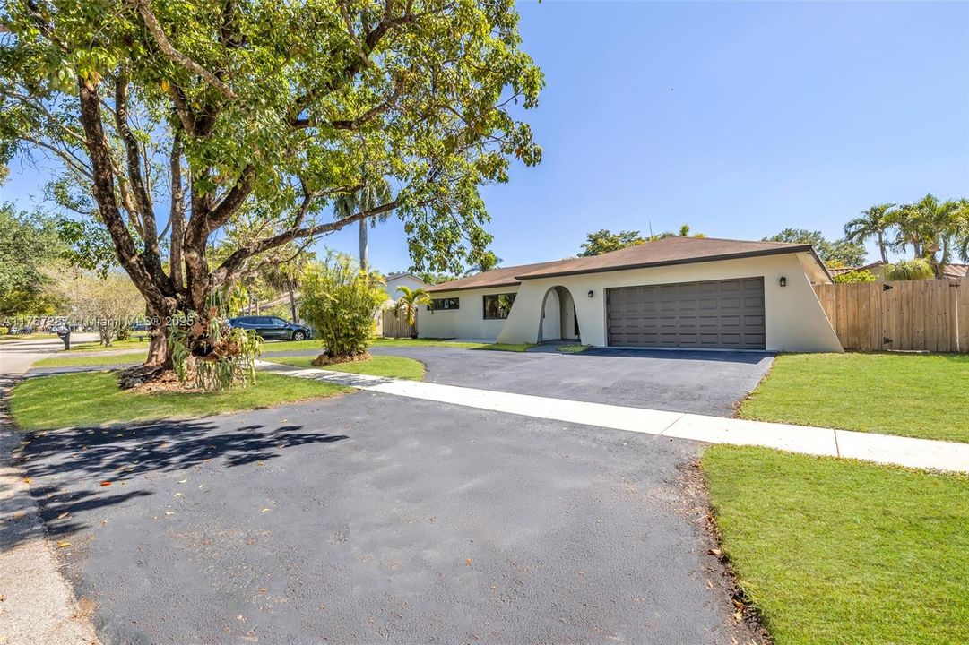 Recently Sold: $699,000 (4 beds, 2 baths, 2279 Square Feet)