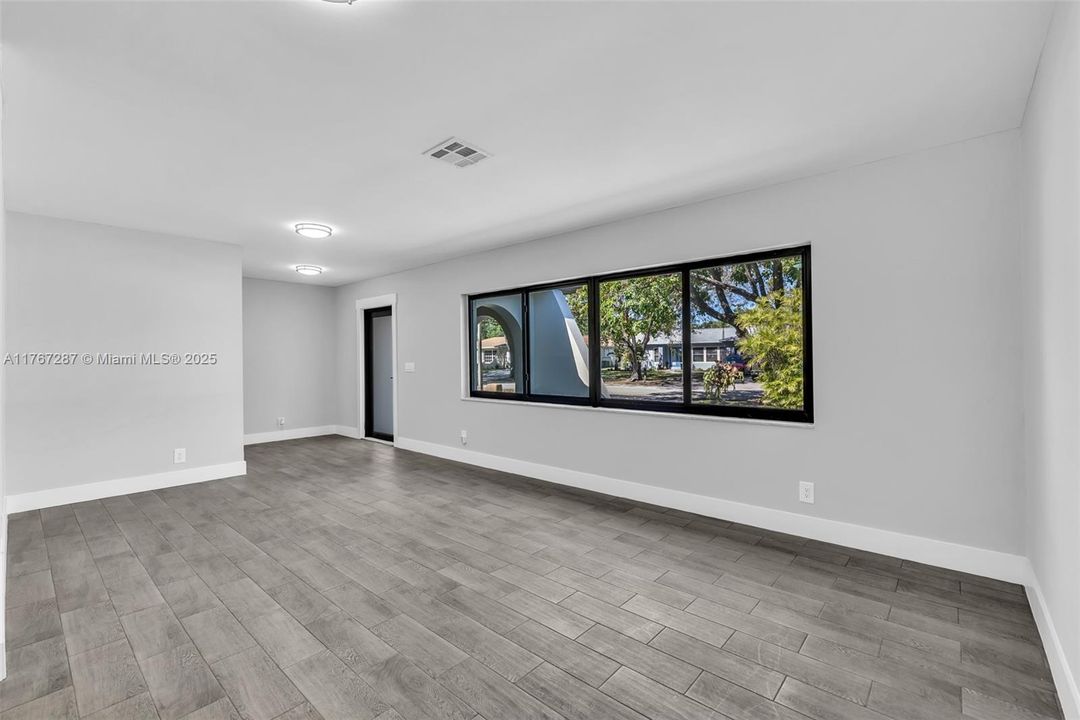 Recently Sold: $699,000 (4 beds, 2 baths, 2279 Square Feet)