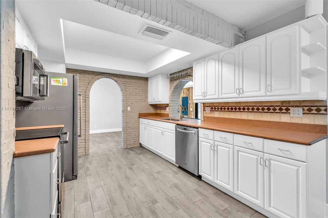 Recently Sold: $699,000 (4 beds, 2 baths, 2279 Square Feet)