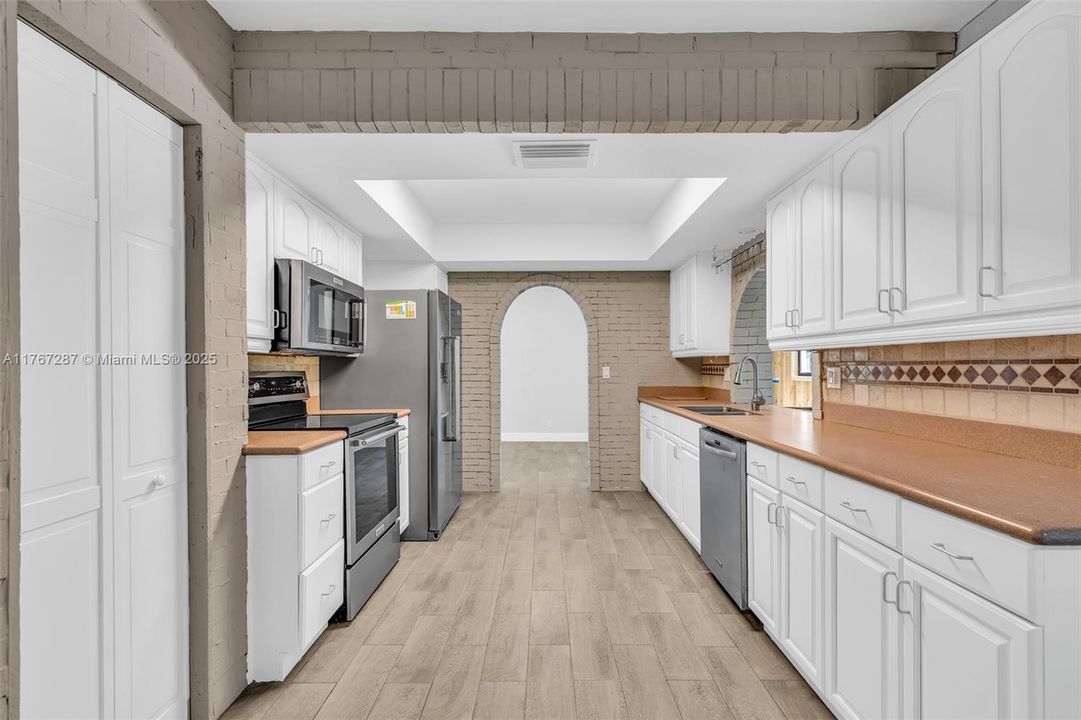 Recently Sold: $699,000 (4 beds, 2 baths, 2279 Square Feet)