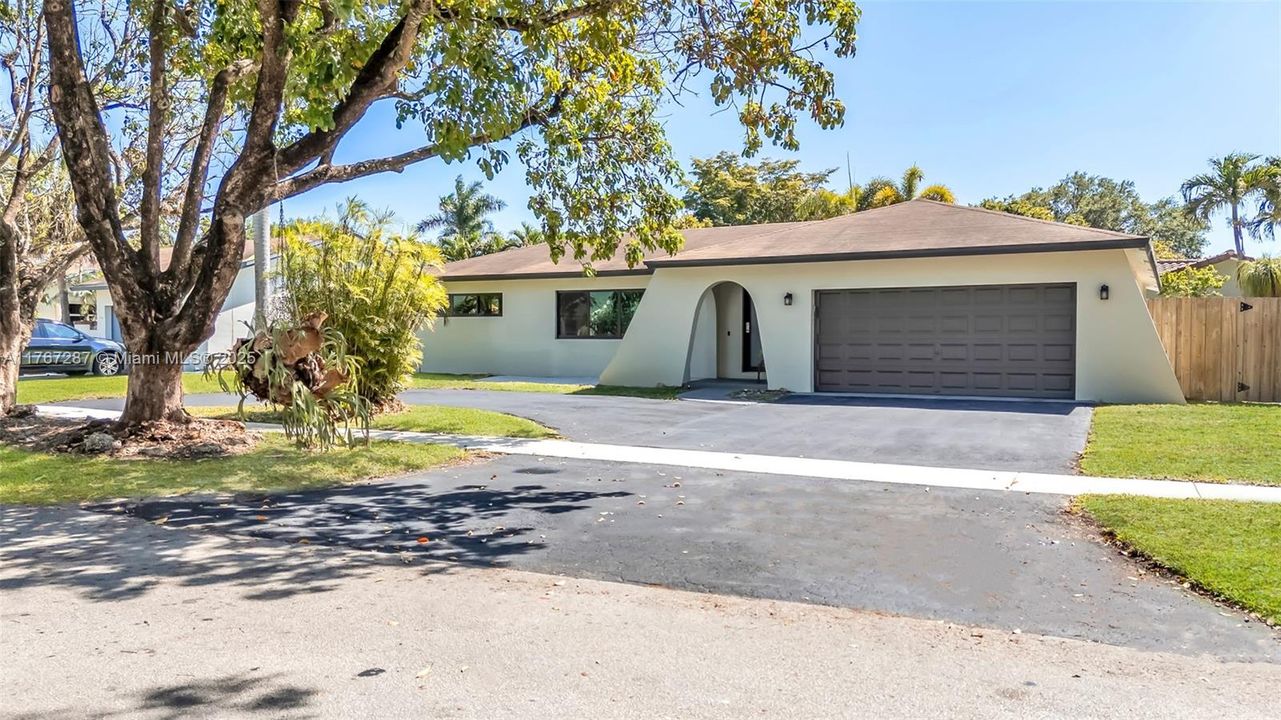 Recently Sold: $699,000 (4 beds, 2 baths, 2279 Square Feet)