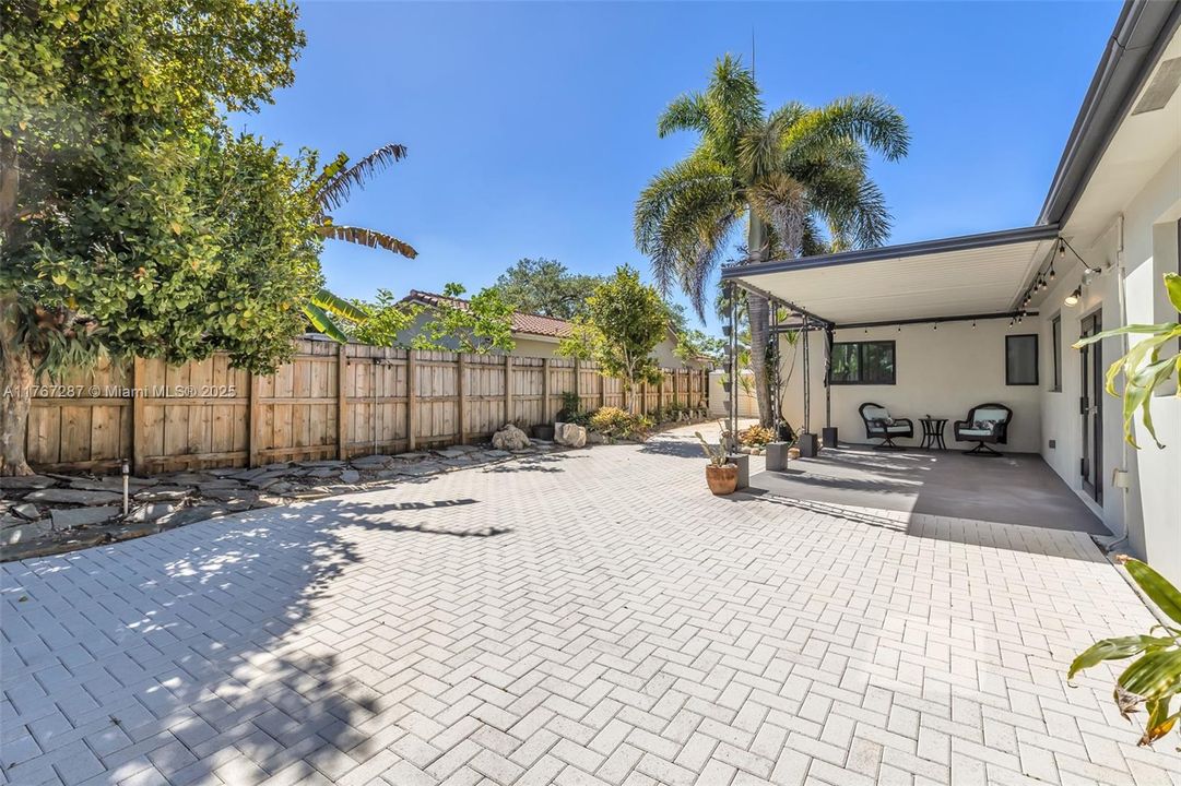 Recently Sold: $699,000 (4 beds, 2 baths, 2279 Square Feet)