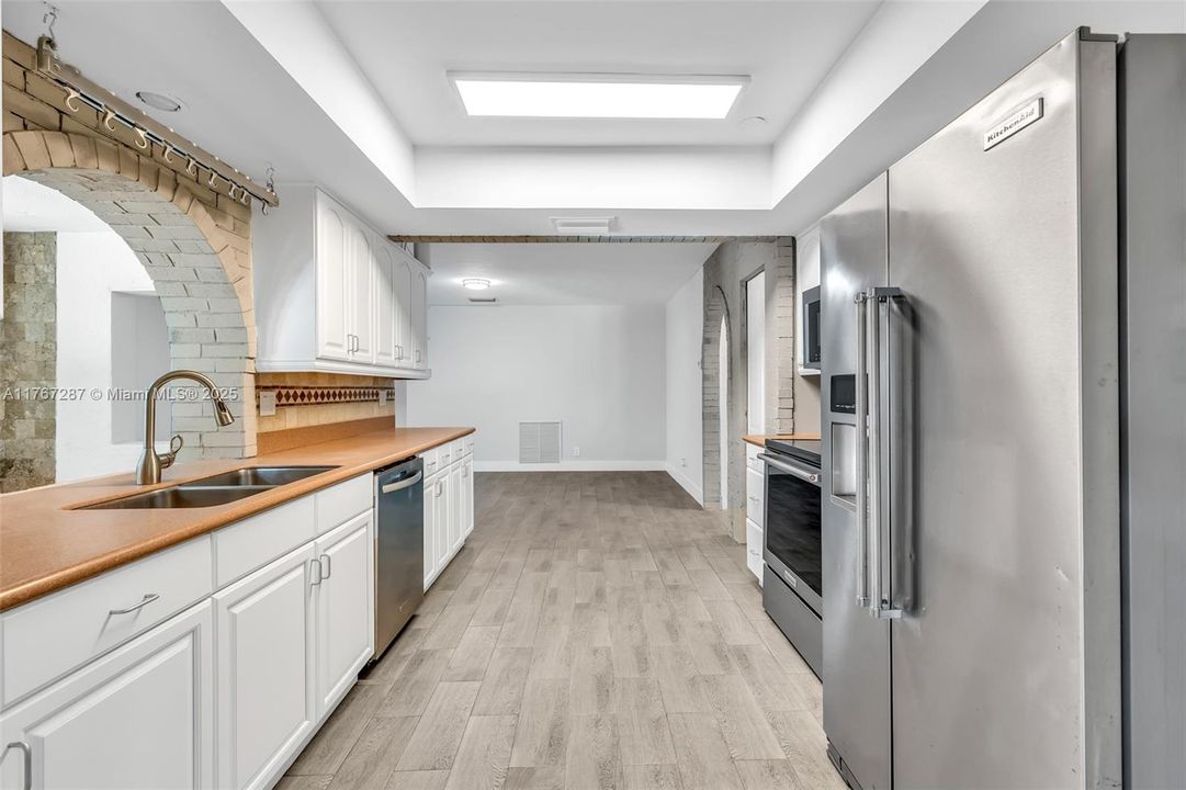 Recently Sold: $699,000 (4 beds, 2 baths, 2279 Square Feet)