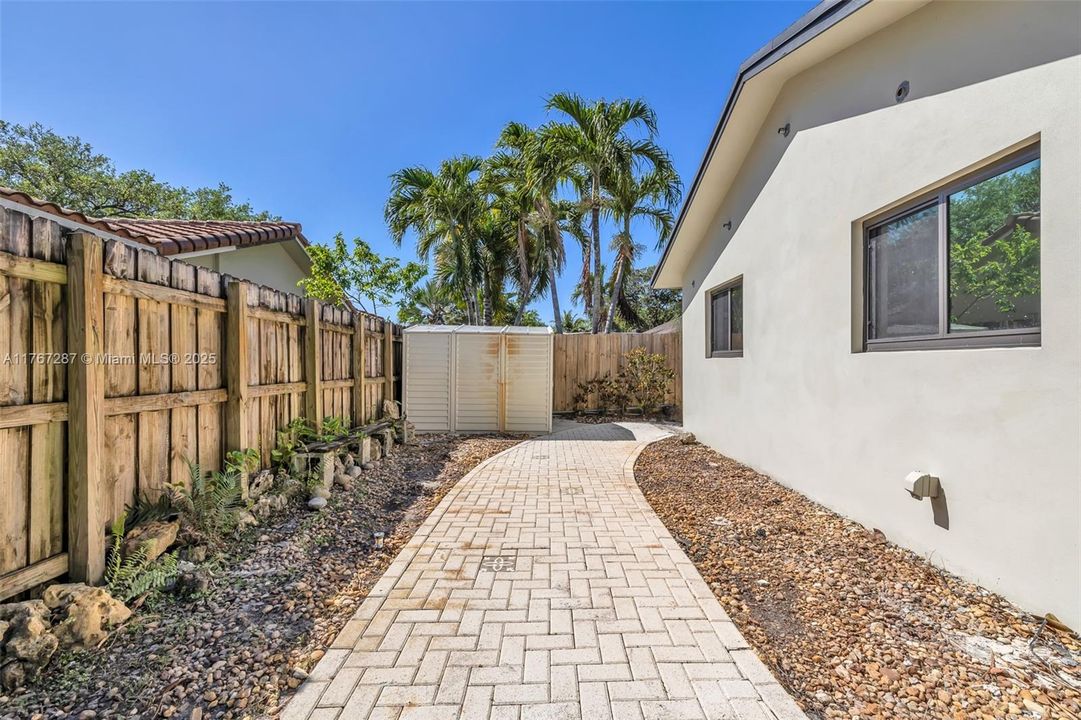 Recently Sold: $699,000 (4 beds, 2 baths, 2279 Square Feet)