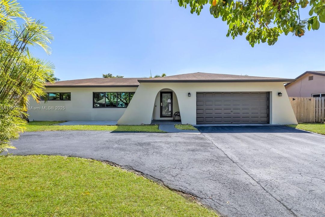 Recently Sold: $699,000 (4 beds, 2 baths, 2279 Square Feet)