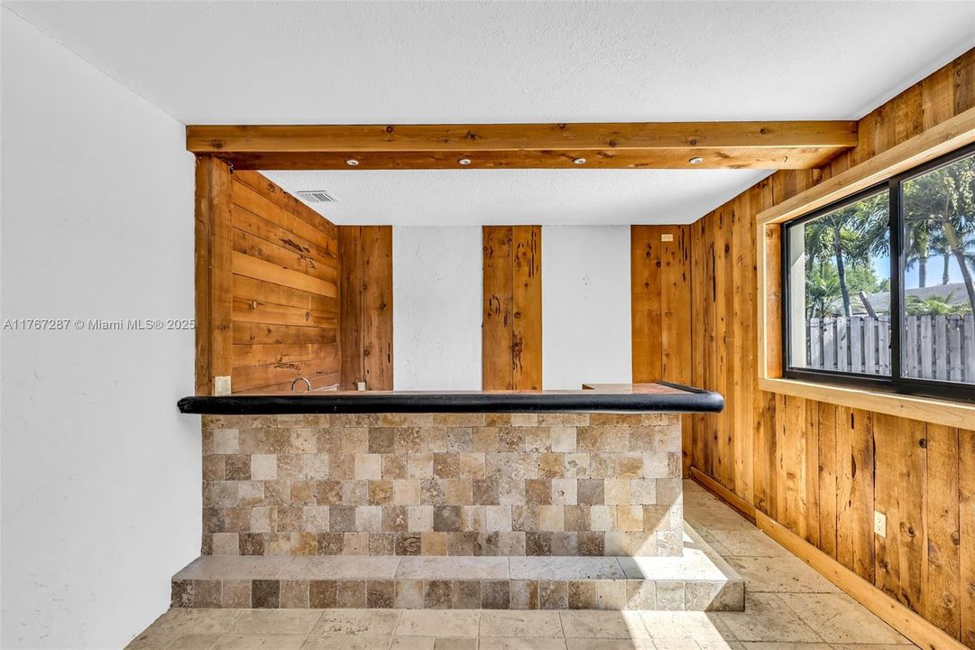 Recently Sold: $699,000 (4 beds, 2 baths, 2279 Square Feet)