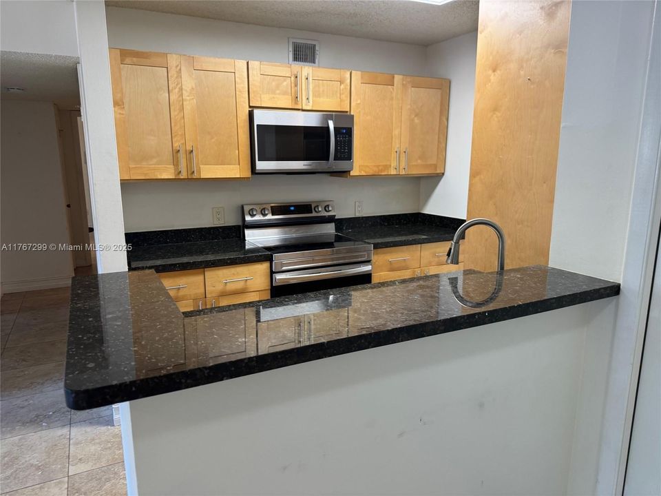 最近租的: $1,950 (2 贝兹, 2 浴室, 913 平方英尺)