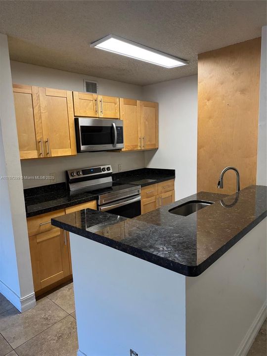 最近租的: $1,950 (2 贝兹, 2 浴室, 913 平方英尺)