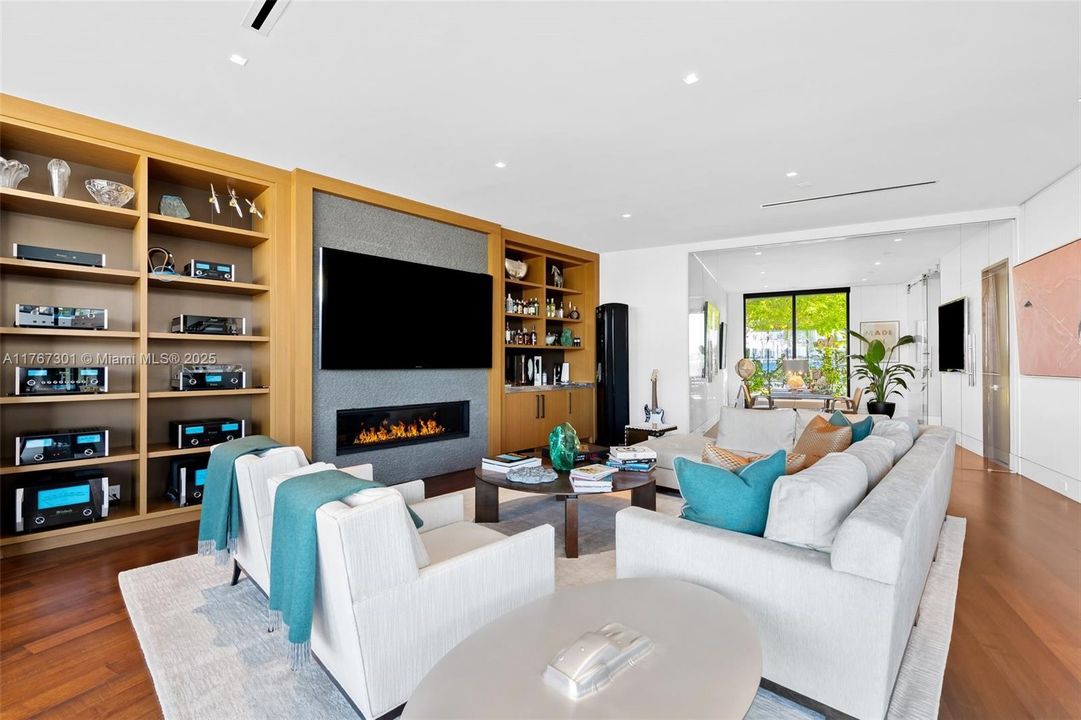 For Sale: $45,000,000 (6 beds, 8 baths, 11714 Square Feet)