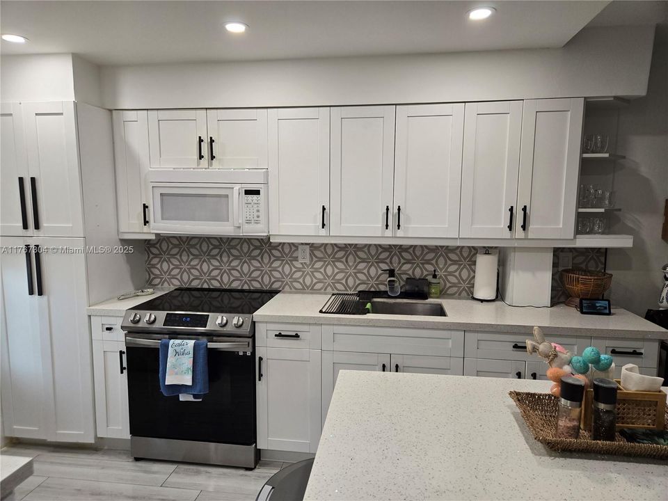 Recently Sold: $164,900 (1 beds, 1 baths, 954 Square Feet)