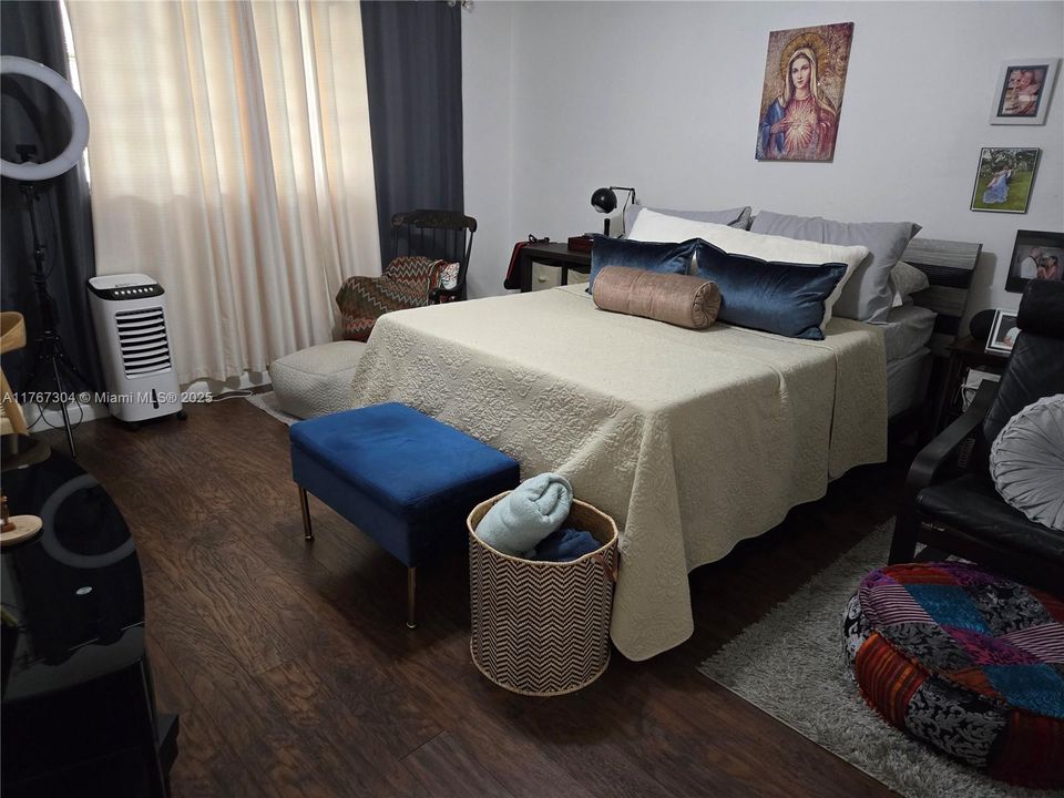 Recently Sold: $164,900 (1 beds, 1 baths, 954 Square Feet)