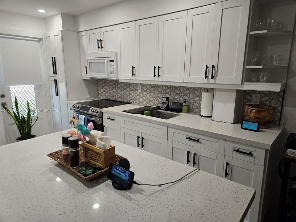 Recently Sold: $164,900 (1 beds, 1 baths, 954 Square Feet)