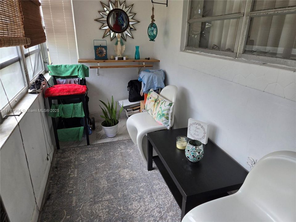 Recently Sold: $164,900 (1 beds, 1 baths, 954 Square Feet)