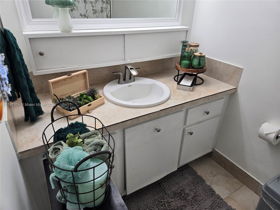 Recently Sold: $164,900 (1 beds, 1 baths, 954 Square Feet)