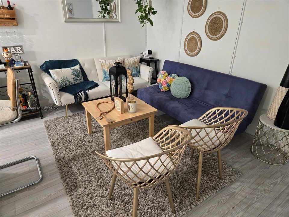 Recently Sold: $164,900 (1 beds, 1 baths, 954 Square Feet)