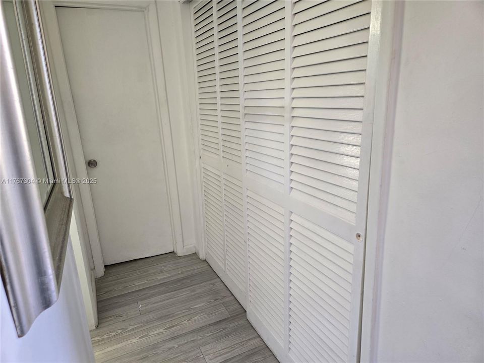 Recently Sold: $164,900 (1 beds, 1 baths, 954 Square Feet)