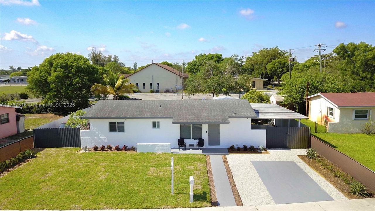 Vendido Recientemente: $580,000 (4 camas, 2 baños, 1419 Pies cuadrados)