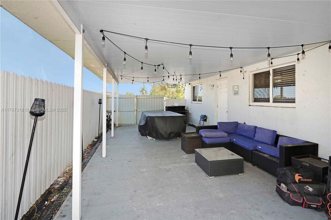 Vendido Recientemente: $580,000 (4 camas, 2 baños, 1419 Pies cuadrados)