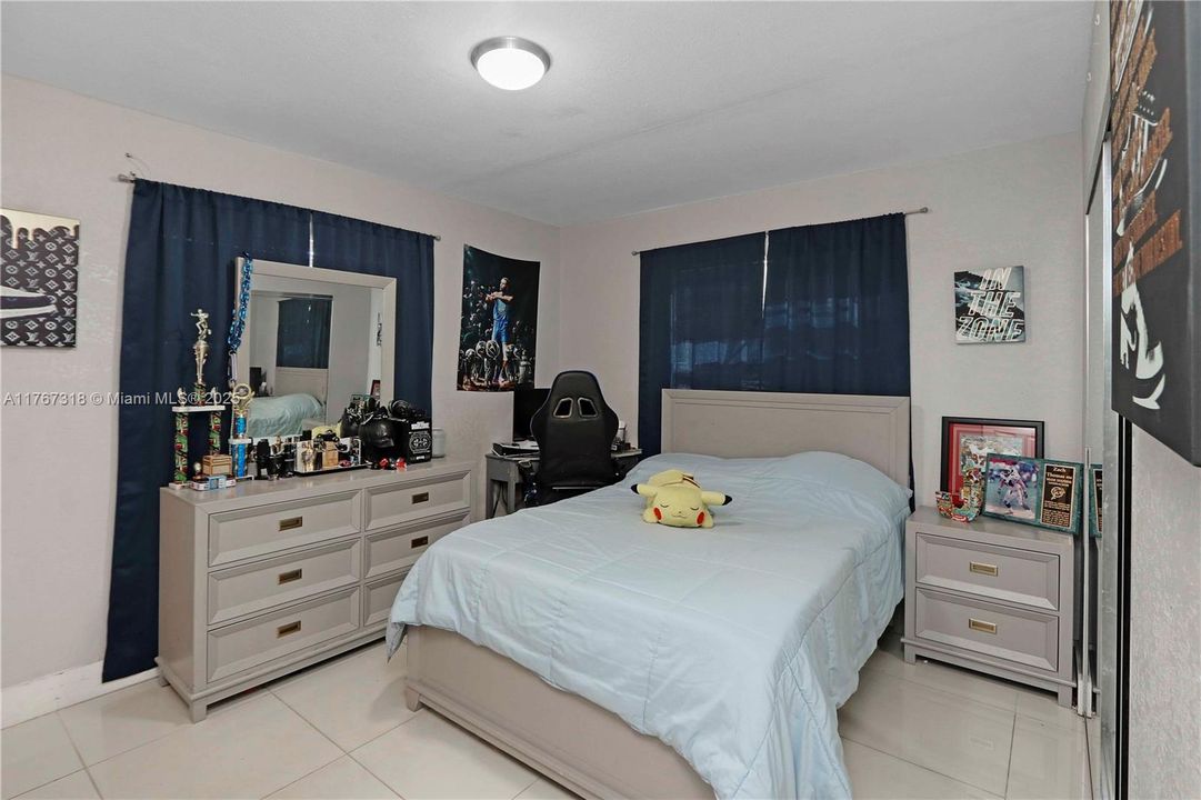 Vendido Recientemente: $580,000 (4 camas, 2 baños, 1419 Pies cuadrados)