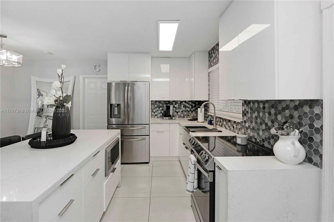 Vendido Recientemente: $580,000 (4 camas, 2 baños, 1419 Pies cuadrados)