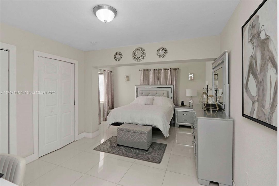 Vendido Recientemente: $580,000 (4 camas, 2 baños, 1419 Pies cuadrados)